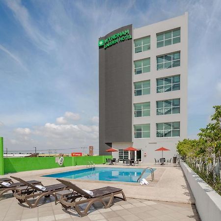 Wyndham Garden Hotel Celaya เคลาญา ภายนอก รูปภาพ