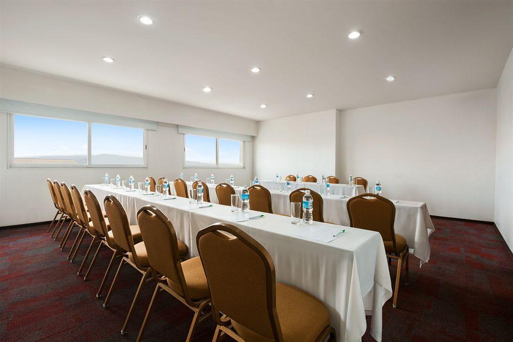 Wyndham Garden Hotel Celaya เคลาญา ภายนอก รูปภาพ