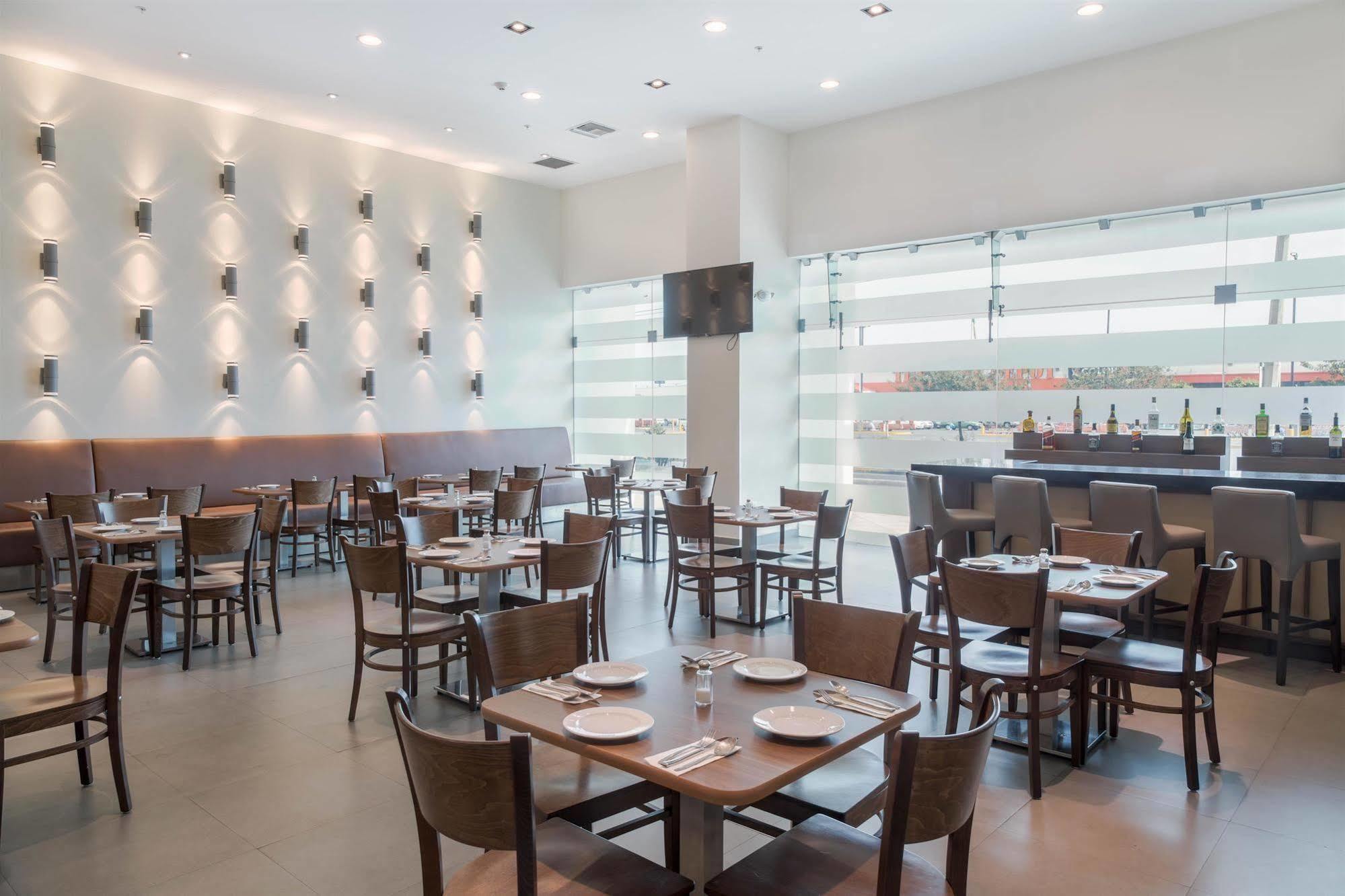 Wyndham Garden Hotel Celaya เคลาญา ภายนอก รูปภาพ