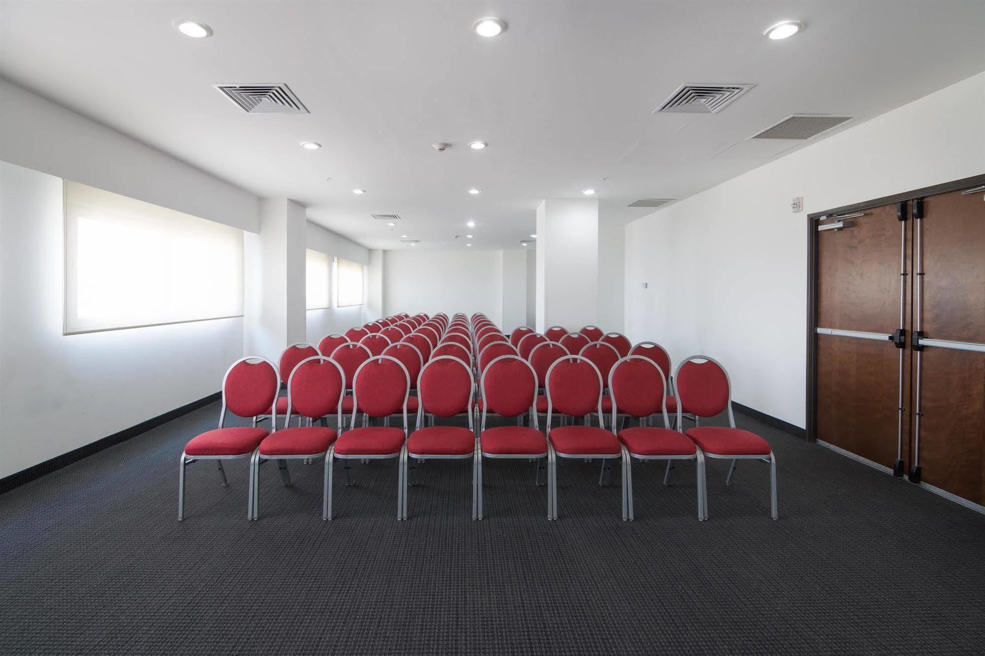 Wyndham Garden Hotel Celaya เคลาญา ภายนอก รูปภาพ