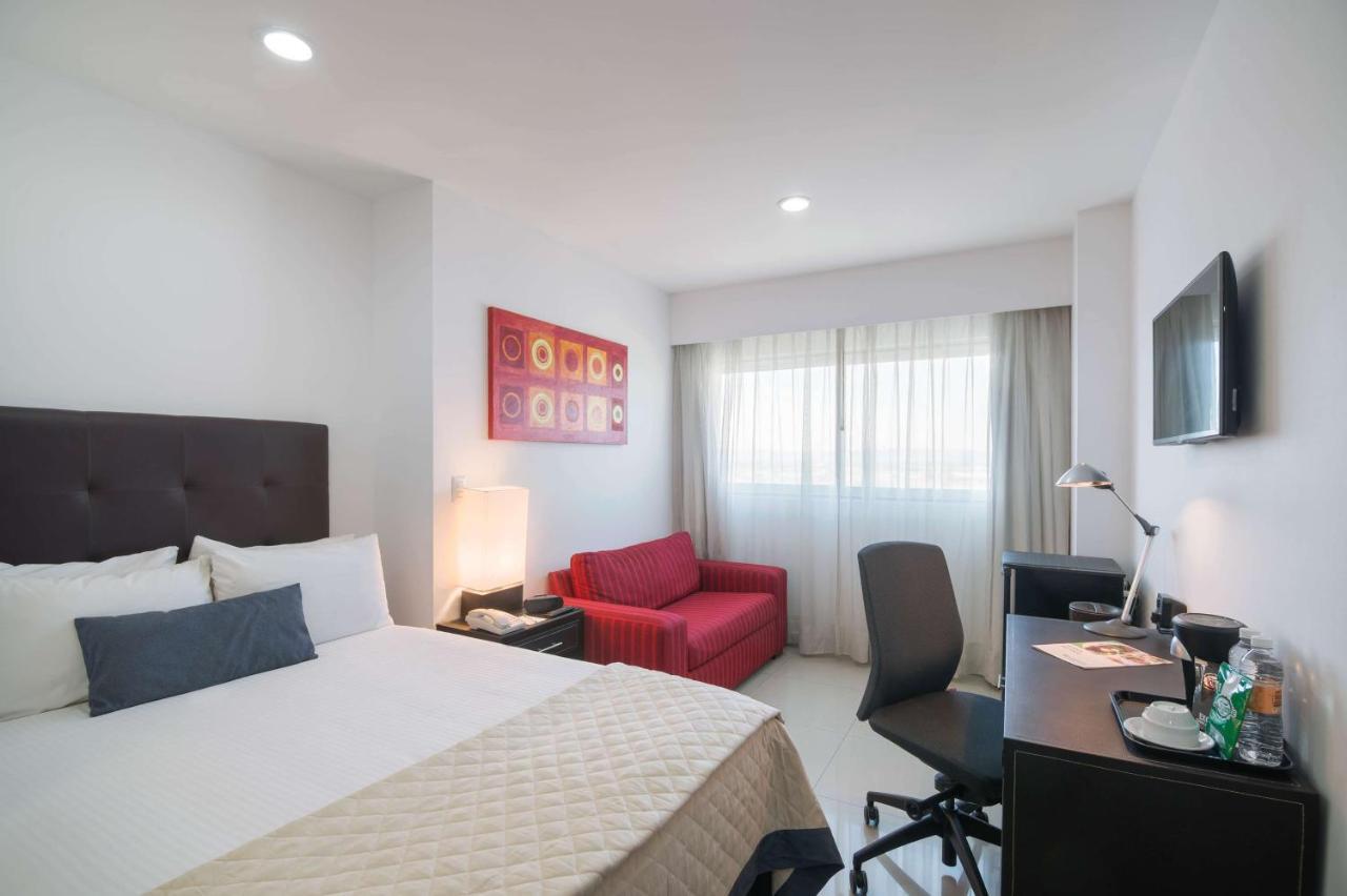 Wyndham Garden Hotel Celaya เคลาญา ภายนอก รูปภาพ