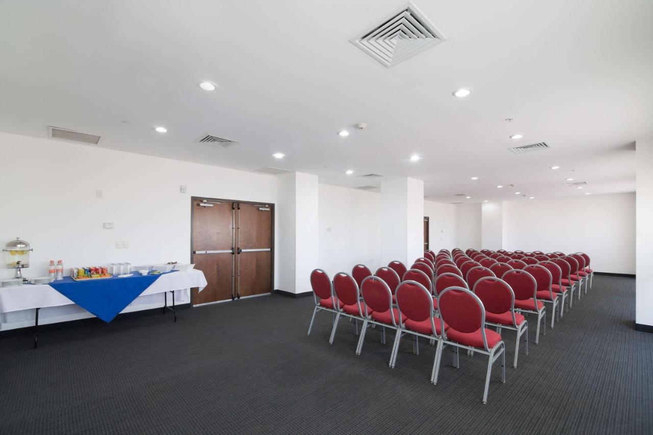 Wyndham Garden Hotel Celaya เคลาญา ภายนอก รูปภาพ